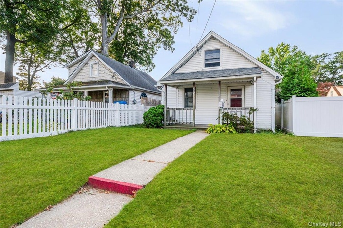 Bungalow-style house with covered porch