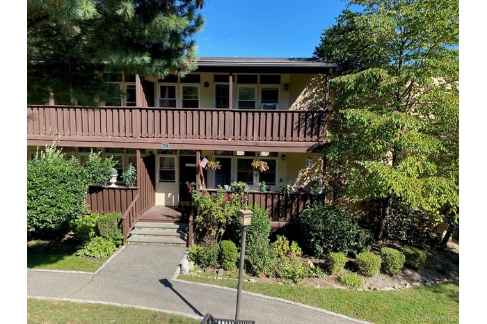 Welcome to 79 Wiltshire Road, apartment 6!