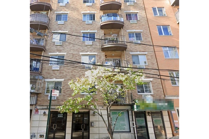 View of apartment building / complex