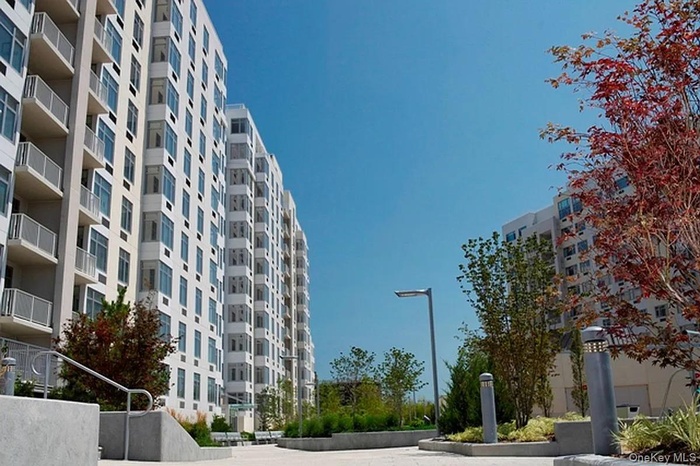 View of apartment building / complex
