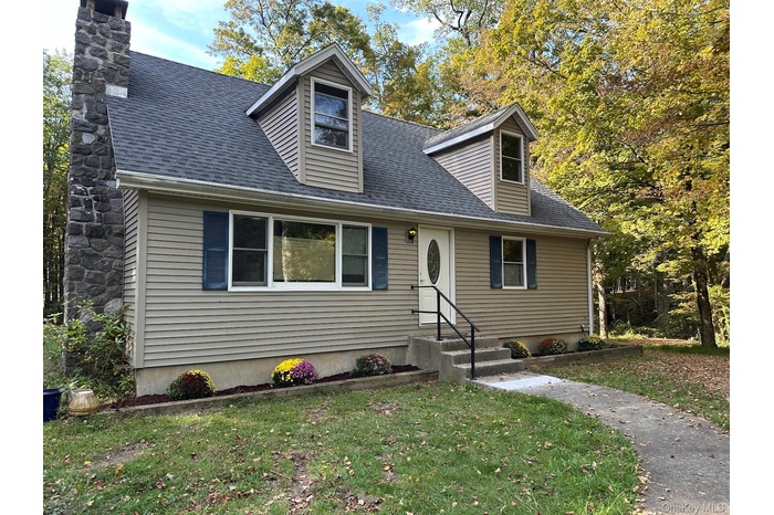 Picture Perfect Cape Cod on 2.5 acres...