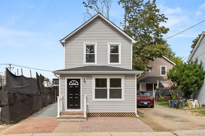 View of front facade with roof with shingles and entry steps