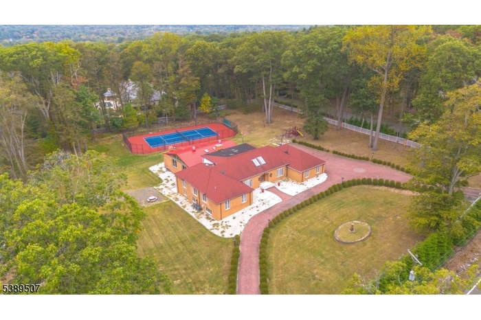DRONE SHOT HOME & TENNIS COURT