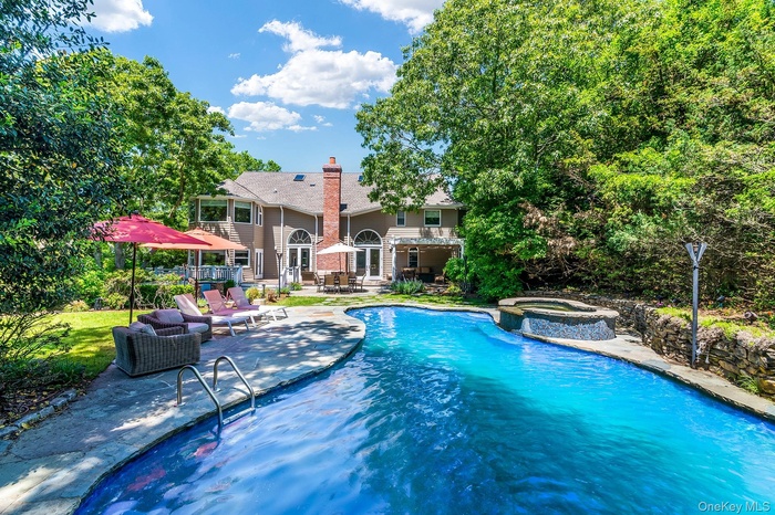 Heated Gunite Pool w. Spa