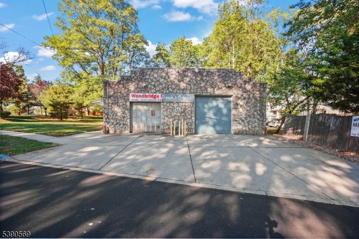 11 Leesville Avenue