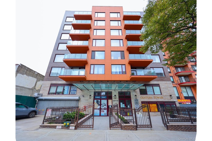 View of apartment building / complex