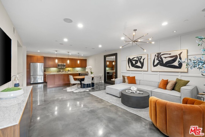 OPEN FLOOR PLAN