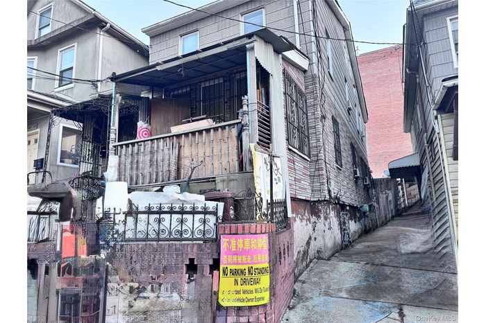 View of side of home