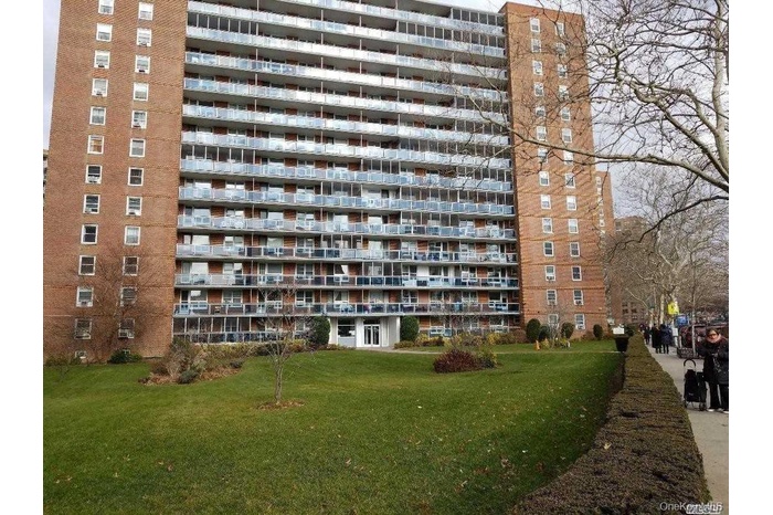 View of apartment building / complex