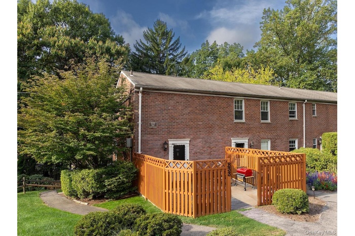 100 Cedar Street, Unit B33 - a corner unit