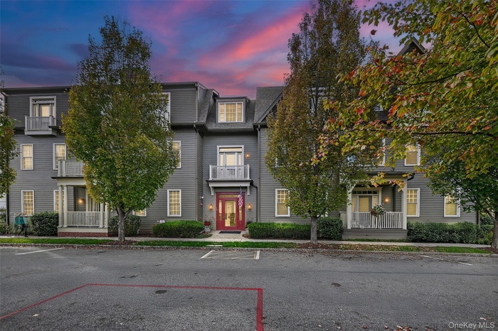 Welcome to 15 Cropsey in Warwick Grove.  The elevator building is located near the Warwick Grove post office and Neighborhood Center for easy access t