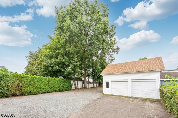 Detached Garage