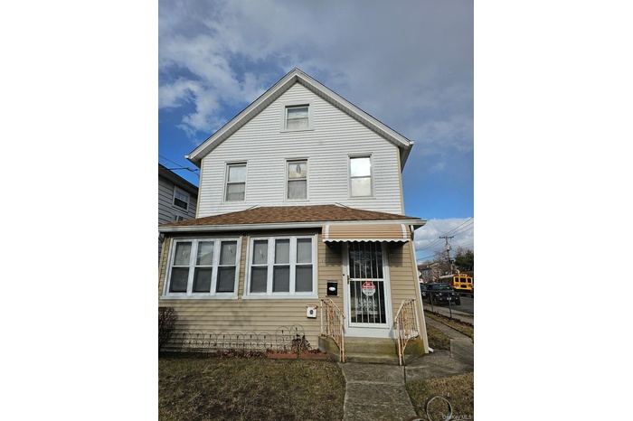 American foursquare style home with entry steps
