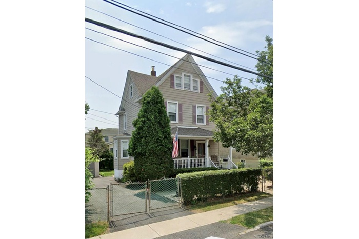 View of front of property featuring a porch