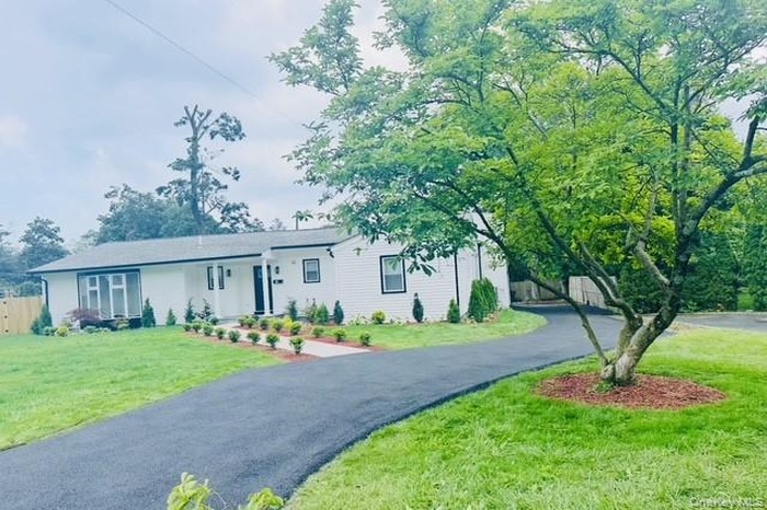 View of front of house featuring a porch