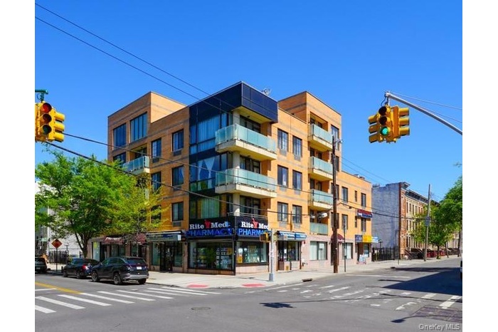 View of apartment building / complex