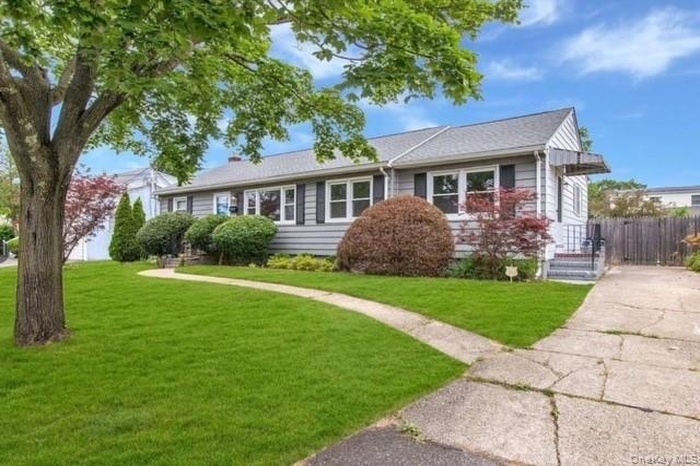 Ranch-style house with a shingled roof