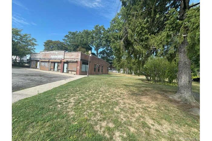 2 lots 50 x 100 eachBuyer to demolish building