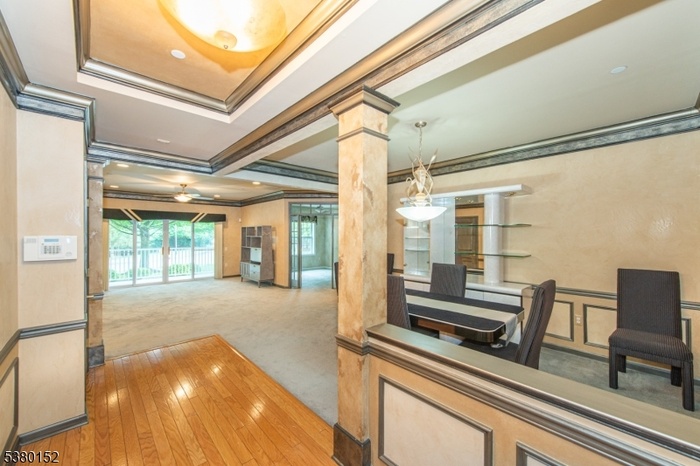 Entry w/Wood Floor/Tray Ceilng