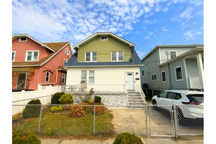 View of front of home featuring a gate, a fenced front yard, and roof with shingles