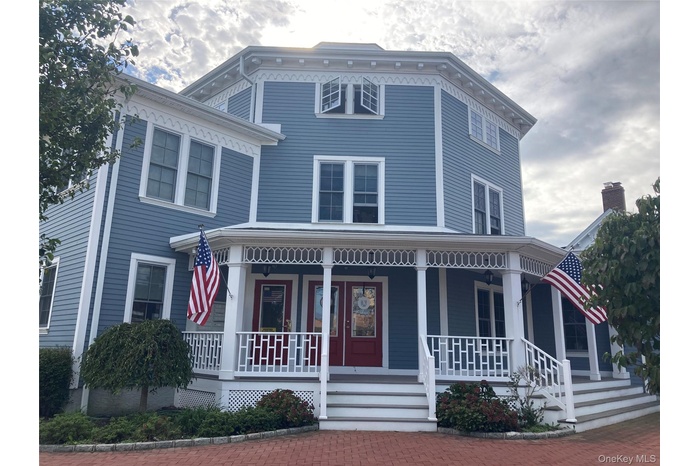 Italianate house with covered porch