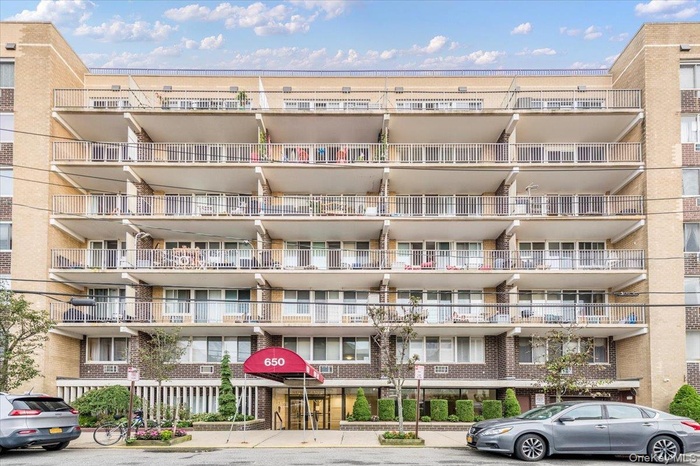 View of apartment building / complex