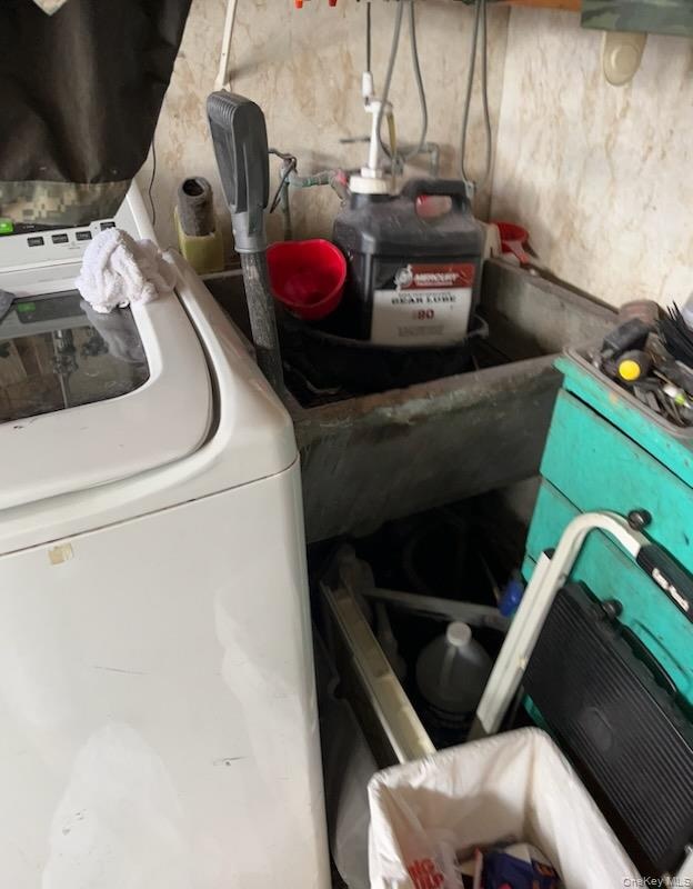 Utility room featuring washer / dryer