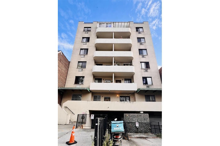 View of apartment building / complex