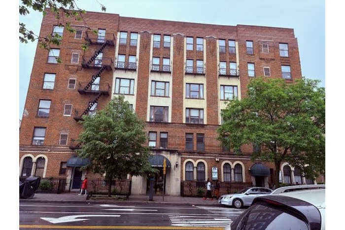 View of apartment building / complex