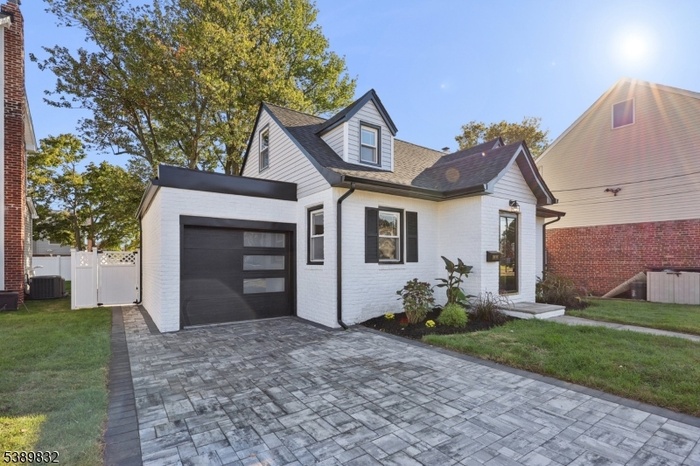 Exterior/Garage