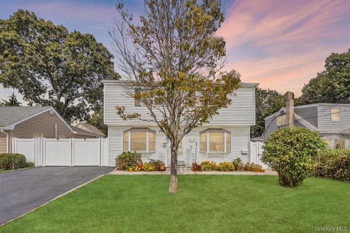 View of colonial house