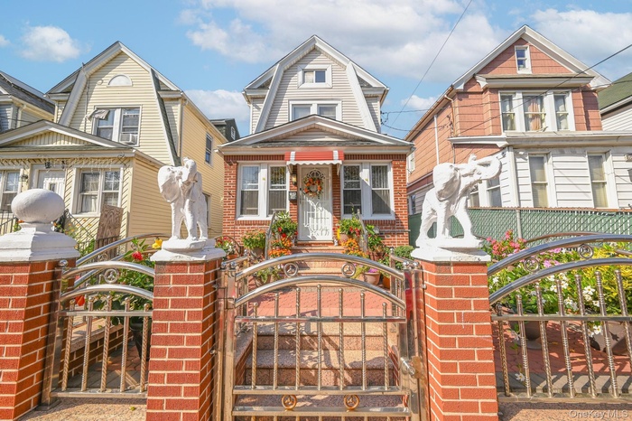 View of front facade with a gate and a fenced front yard