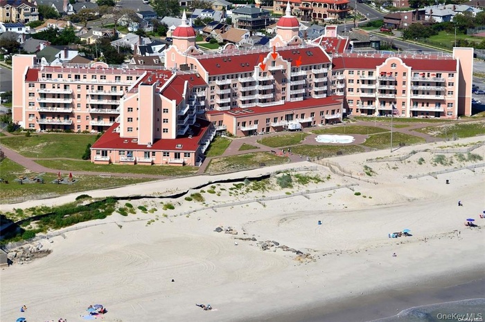 Bird's eye view of apartment complex