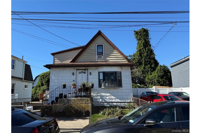 Bungalow with a fenced front yard