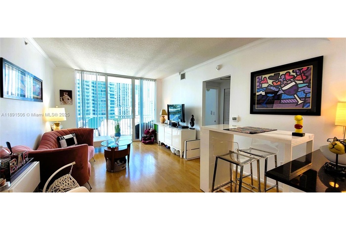 Welcome to unit 907 with NE bayviews!