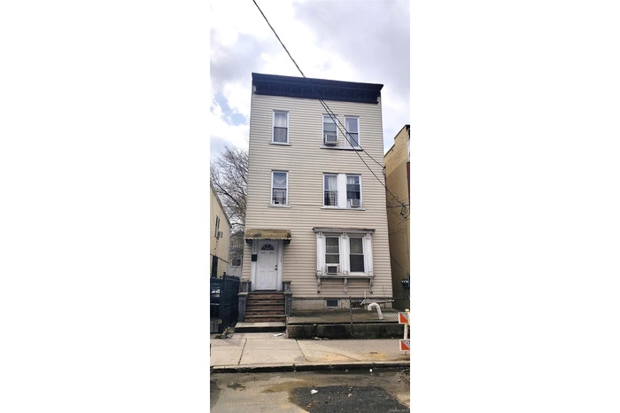 Multi unit property with a fenced front yard and entry steps