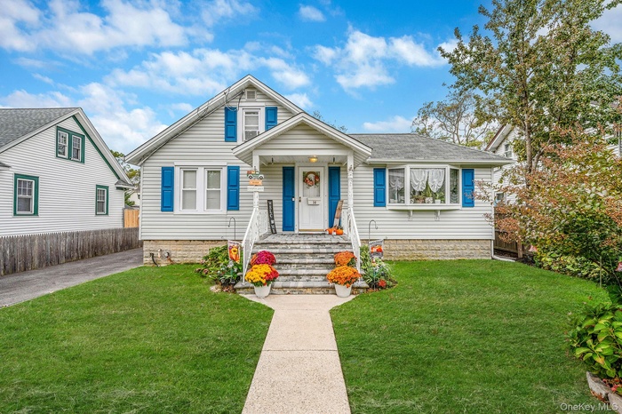 Bungalow featuring roof with shingles