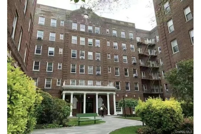 View of apartment building / complex