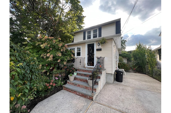 View of front facade