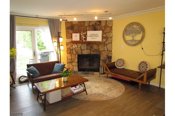 LIVING ROOM -1