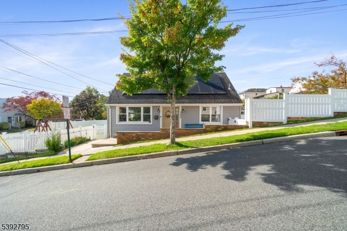 Fully fenced-in home
