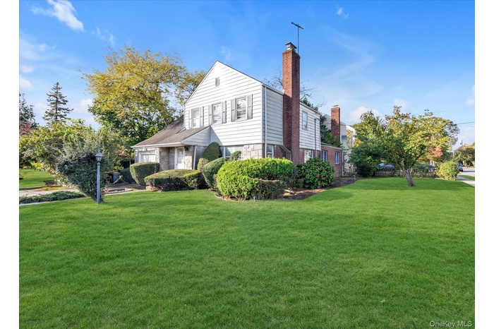 Tremendous 100 x 100 Colonial property featuring large front and back yard