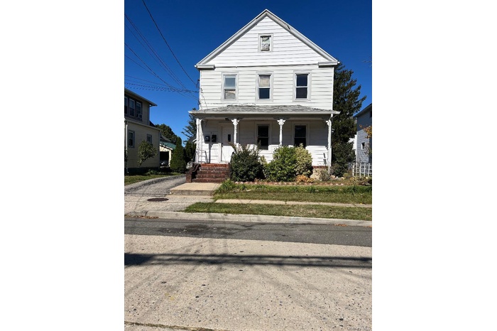 View of front of house featuring a porch