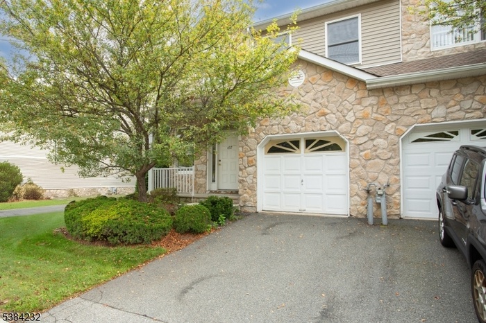 ONE CAR GARAGE