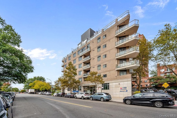 View of apartment building / complex