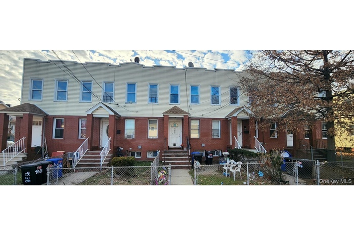 Townhome / multi-family property with entry steps, a fenced front yard, a gate, and brick siding