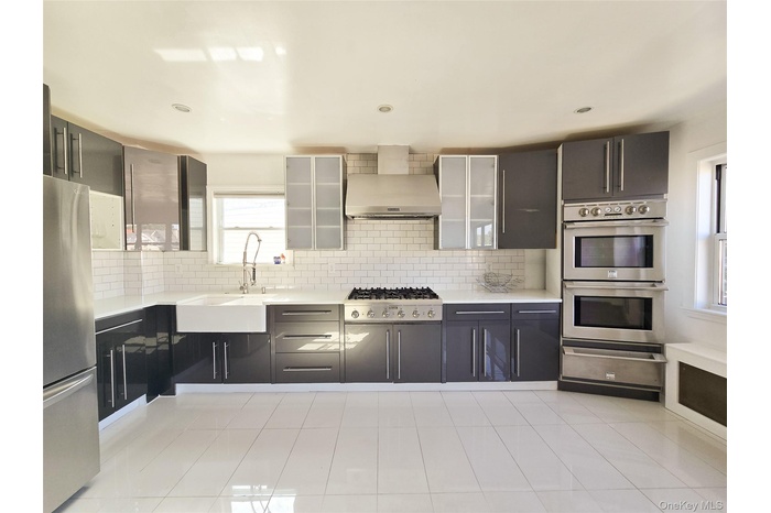 Kitchen featuring appliances with stainless steel finishes, tasteful backsplash, plenty of natural light, a warming drawer, and recessed lighting