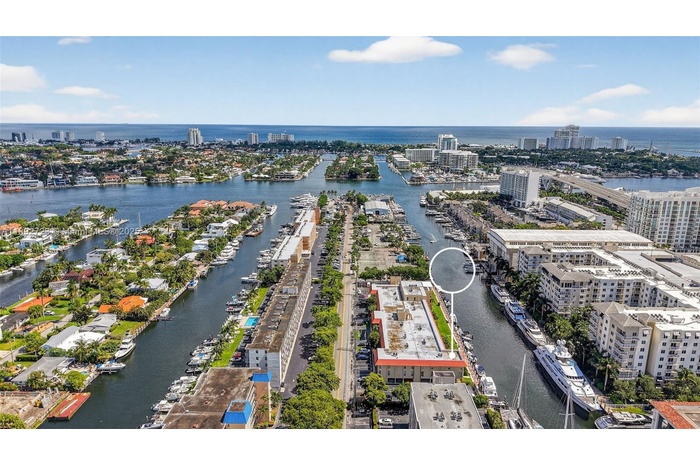 WOW location - located just off the Intracoastal, as close as you can live to the inlet / Port Everglades!