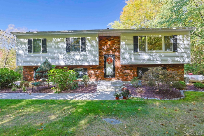 Welcome to 77 Woodbury Rd in Highland Mills and in the cornwall School District!