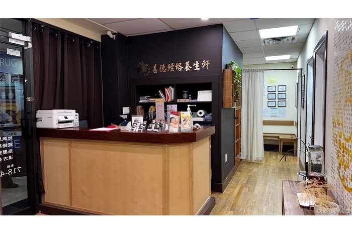 Reception with a drop ceiling
